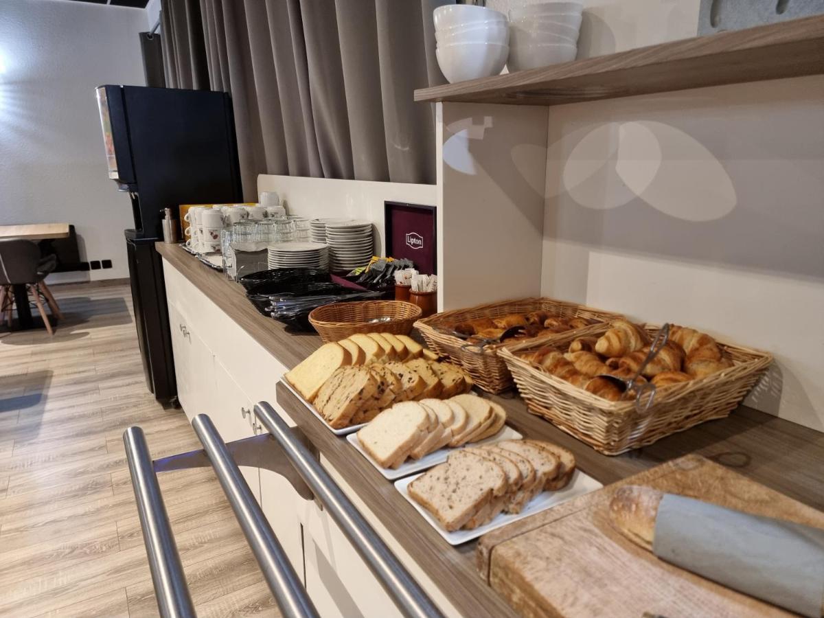 Hotel Restaurant Le Relais - Pau Nord 롱 외부 사진
