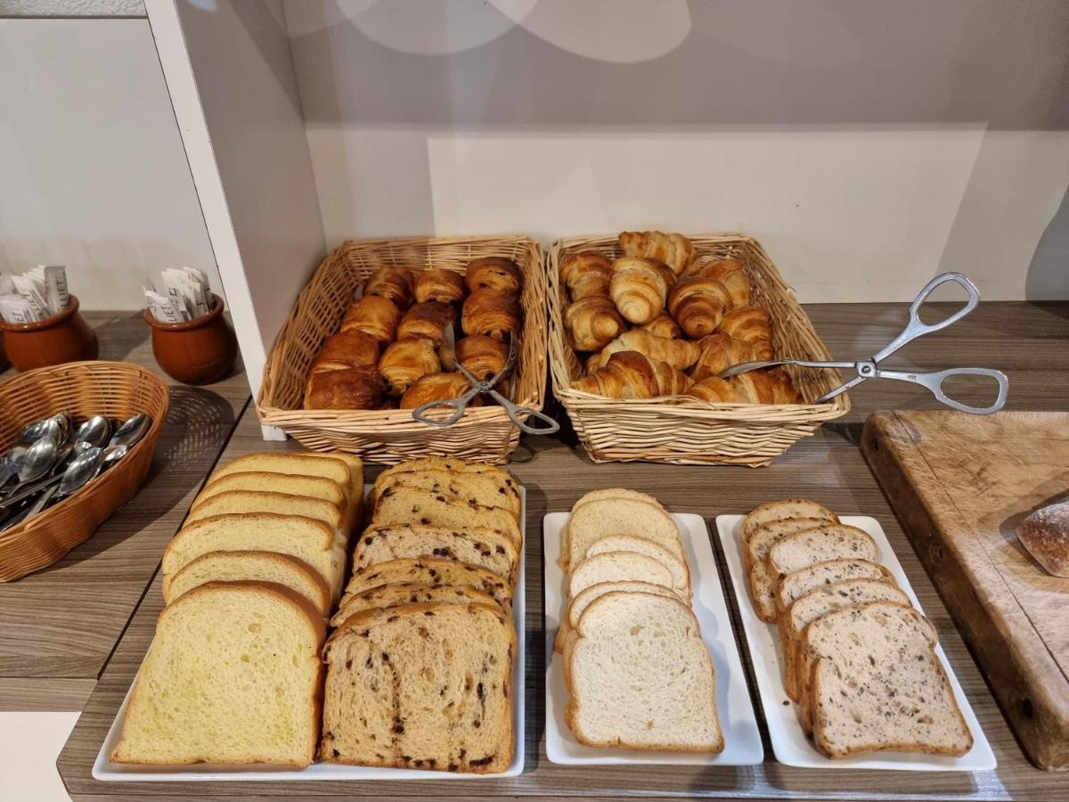 Hotel Restaurant Le Relais - Pau Nord 롱 외부 사진